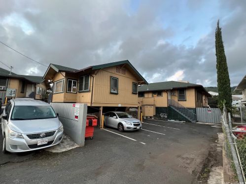 2816 Waialae Ave, Honolulu HI  96826-1827 exterior