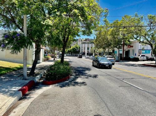 1011 Chevy Chase Dr, Glendale CA  91205-3002 exterior