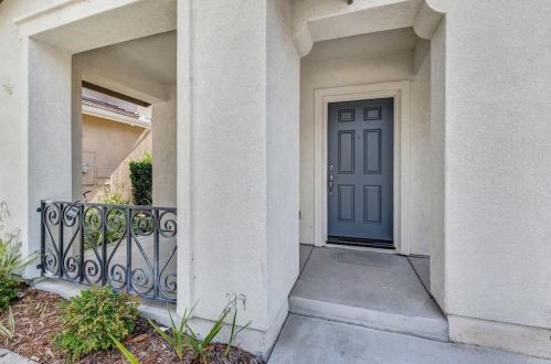1794 Cottonwood Dr, Vista, CA 92081-4500