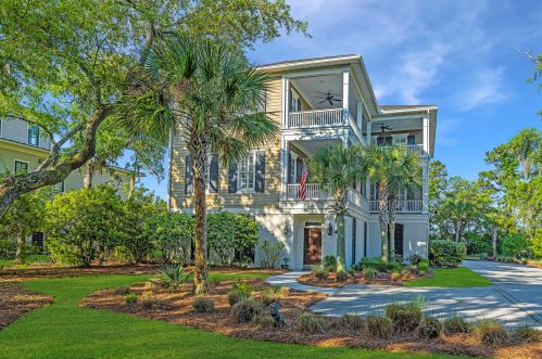 1853 Headquarters Plantation Dr, Johns Island, SC 29455-3140