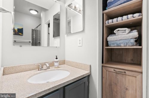 4529 Little River Run Dr, Annandale, VA 22003-3542