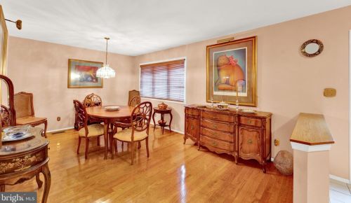 5 Exeter Ct, Princeton NJ  08540-7000 exterior