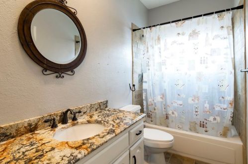 1802 Dew Vly Dr, Carrollton TX 75010-2008 exterior