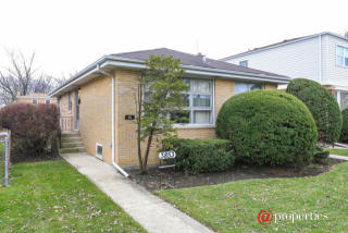 3853 Jerome Ave, Skokie, IL 60076-3922