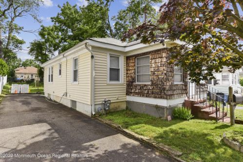 46 Westside Ave, Tinton Falls, NJ 07701-1452