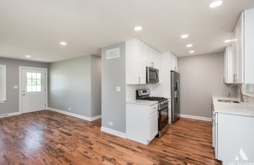 5801 Holmes Ave, Willowbrook IL  60514-1723 exterior