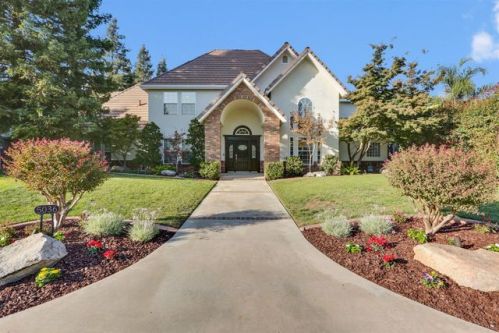 5036 Lakewood Dr, Visalia, CA 93291-9010