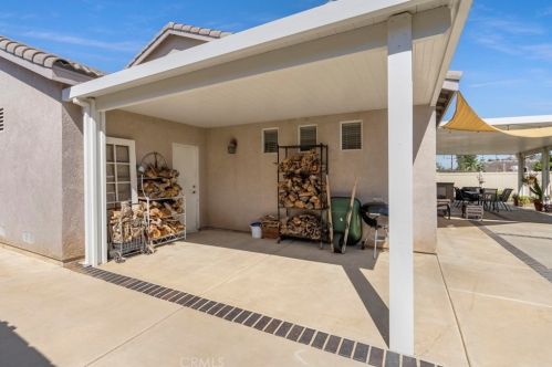 17876 Robusta Dr, Riverside CA  92503-7072 exterior