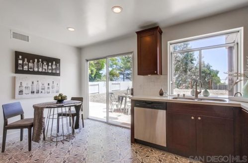 1376 Darwin Dr, Oceanside CA  92056-6618 exterior