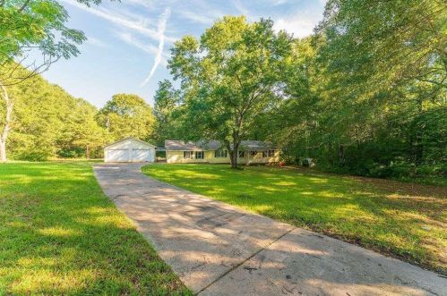 344 Rocky Creek Rd, Hampton, GA 30228-2447