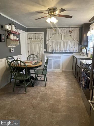 160 Crst Ave, Trenton NJ  08690-2103 exterior