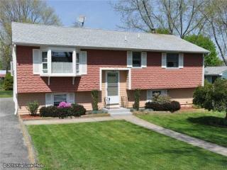 20 Decosta Dr, Tiverton, RI 02878-3716