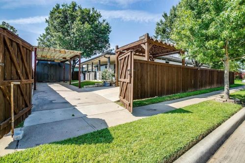 7105 Ashbourne Way, Fort Worth TX  76133-8924 exterior