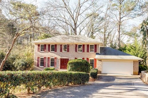 4048 Shady Cir, Lilburn, GA 30047-2640
