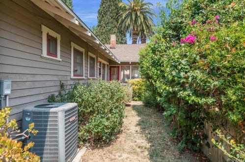 3944 Linwood Pl, Riverside CA  92506-1890 exterior