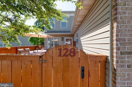 128 Pinnacle Point Dr, Lancaster PA  17601-1771 exterior