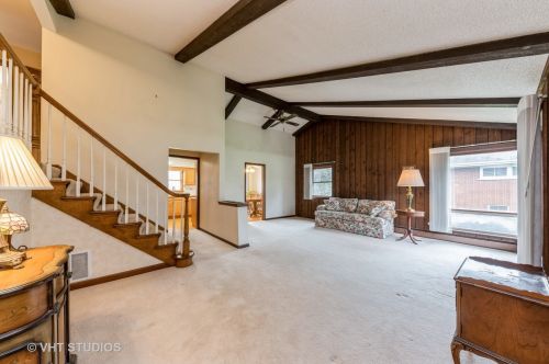 211 Waterman Ave, Wheeling, IL 60070-1442