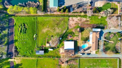 8700 Mecca Rd, Elk Grove, CA 95624-9678