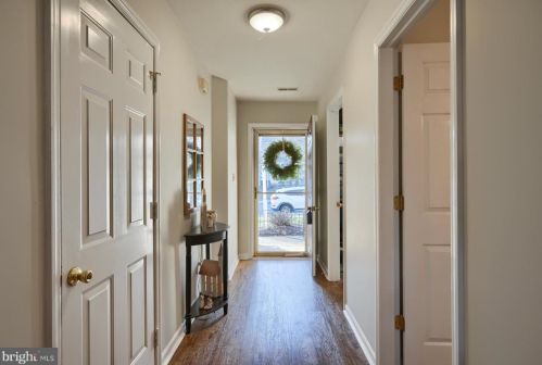 12 Mill Pond Dr, Lancaster PA  17603-7411 exterior