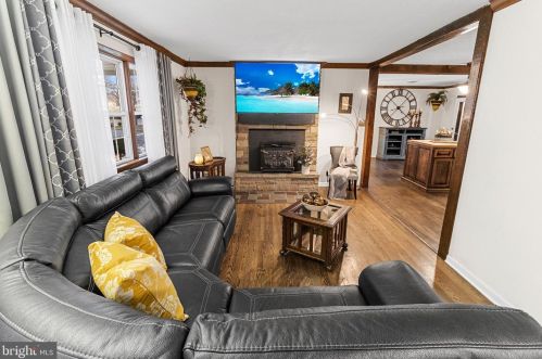 48 Calvin Unger Ln, Berkeley Springs WV 25411-5181 exterior