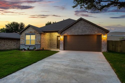 3104 Chaparral Dr, Greenville, TX 75402-5501