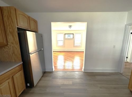 19 Fernwood Rd, Maplewood, NJ 07040-1923