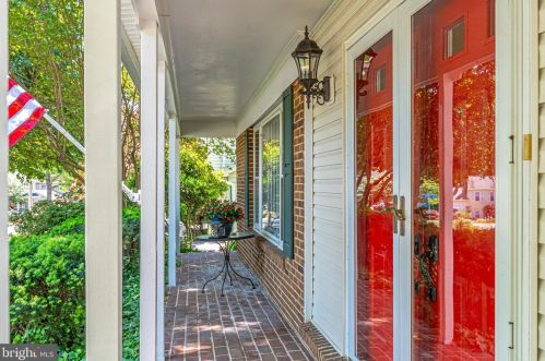 7938 Lake Pleasant Dr, Springfield VA  22153-2708 exterior