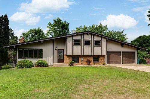 1417 Indian Oaks Trl, Saint Paul MN  55112-1963 exterior