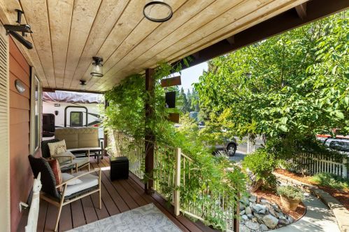 525 Whiting St, Grass Valley, CA 95945-7520