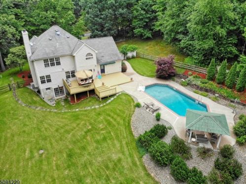 30 Kroghs Ln, Sparta, NJ 07871-3444