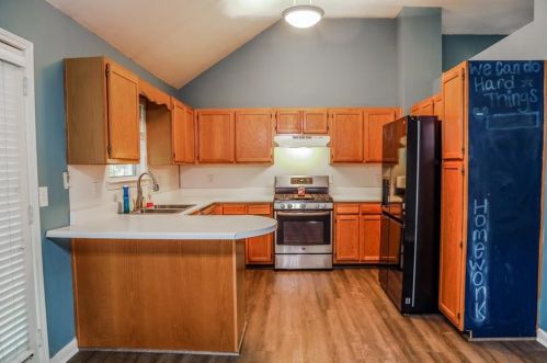 117 Oak Ridge Dr, Holly Springs, GA 30114-7114