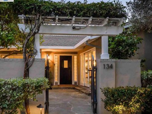 134 Jardin Dr, Los Altos, CA 94022-1720