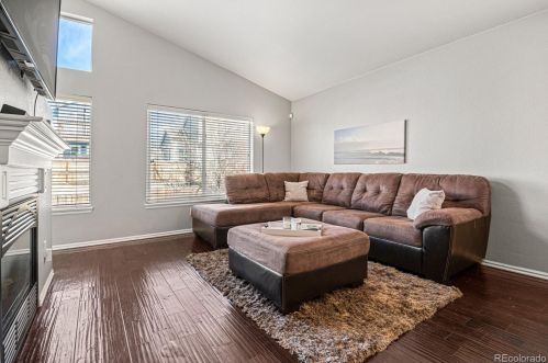 5162 Nepal Way, Aurora CO 80015-6403 exterior