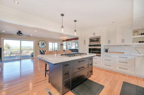 425 Riverview Dr, Auburn, CA 95603-5733