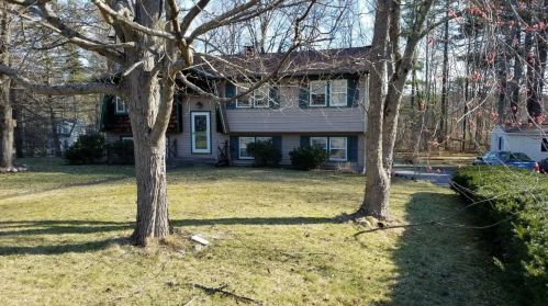 7 Wilshire Dr, Londonderry, NH 03053-3217
