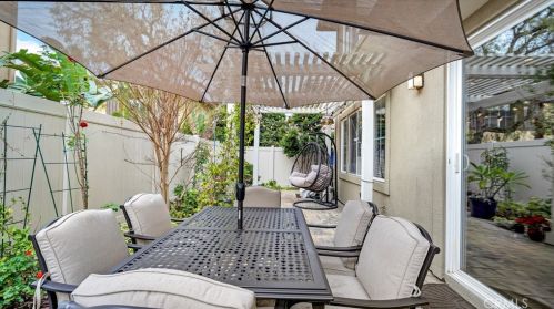 21 Salton, Irvine CA  92602-2425 exterior