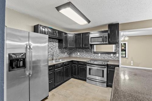 2222 Ben Hur St, Dallas, TX 75253-3701