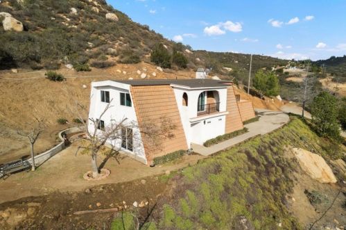 2956 La Cresta Rd, El Cajon, CA 92021-3748