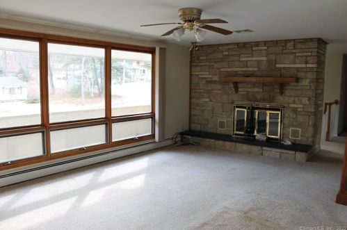 6 Tulip Ln, Huntington CT  06484-2632 exterior