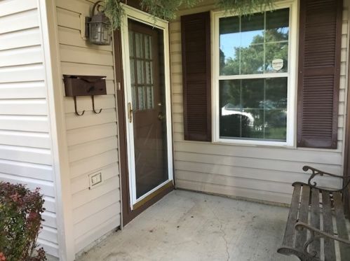 531 Nebraska Cir, Carol Stream, IL 60188-9221