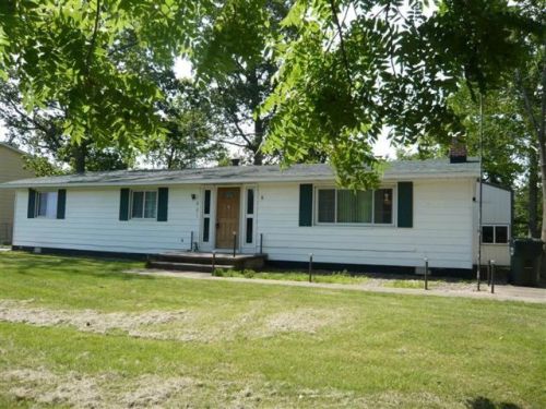 501 Lakeshore Dr, Oakland, IL 61943-5206