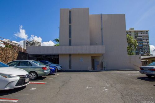 1524 Pensacola St, Honolulu HI  96822-3822 exterior