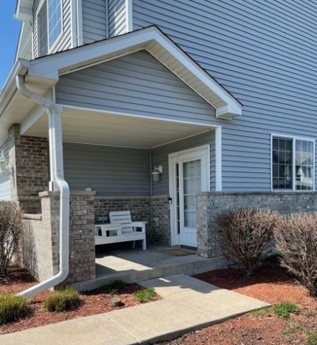 1851 Waters Edge Dr, Minooka, IL 60447-8266