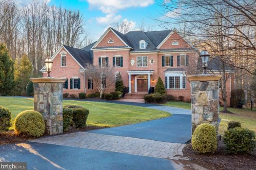 1176 Old Tolson Mill Rd, Mc Lean, VA 22102-1125