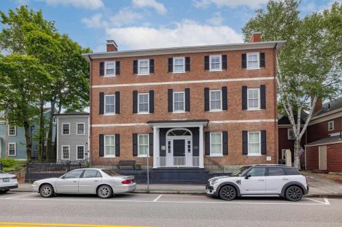 133 Islington St, Portsmouth, NH 03801-4209