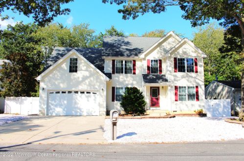 326 Enterprise Dr, Lacey, NJ 08731-1815
