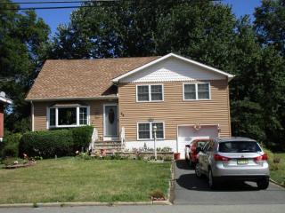 26 Riverside Dr, Parsippany, NJ 07834-2133
