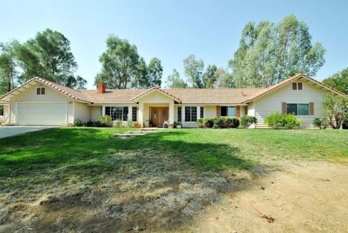 20098 Tollhouse Rd, Clovis, CA 93619-9759