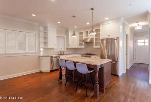 3 Benedict Ct, Greenwich CT  06830-5319 exterior