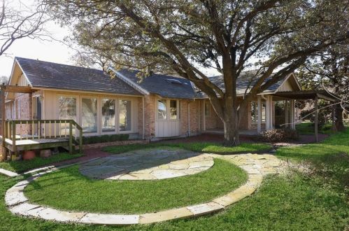 3819 Cabeza De Vaca Cir, Irving TX  75062-3841 exterior